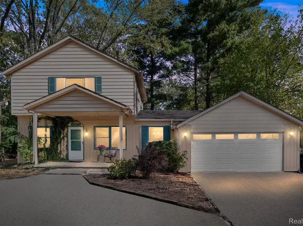 21326 Flanders St, Farmington Hills, MI 48335