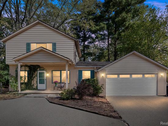 21326 Flanders St, Farmington Hills, MI 48335