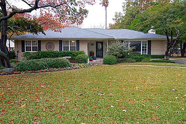 1st image of 109 N Weatherred Dr