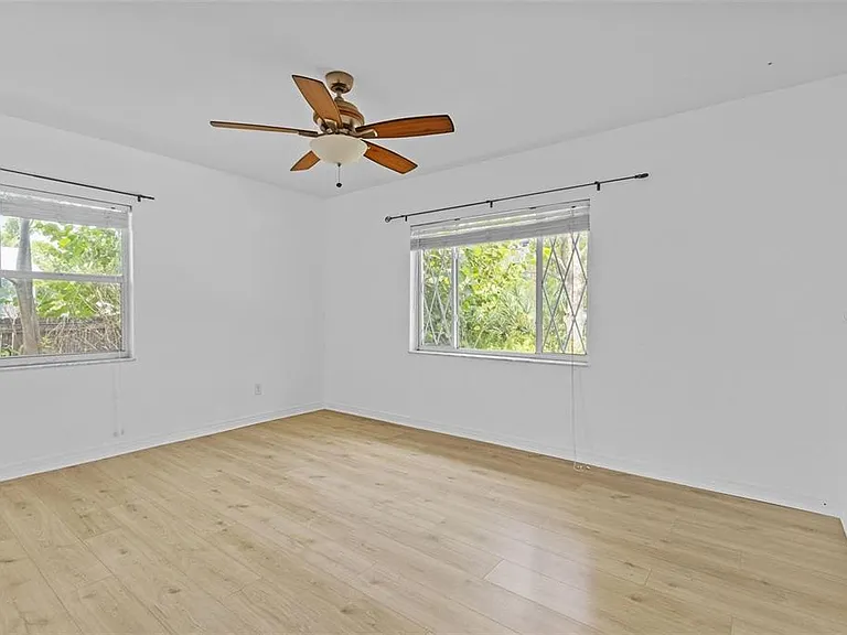 6206 S Foster Ave — Photo 10