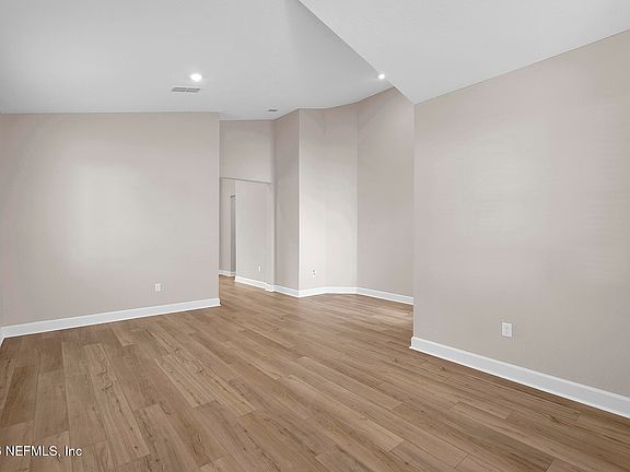 5th image of 2068 FEATHEREDGE WAY