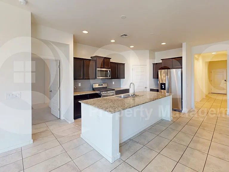 410 W Nikita Dr — Photo 3