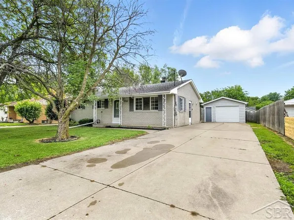 2295 Plainview Dr, Saginaw, MI 48603