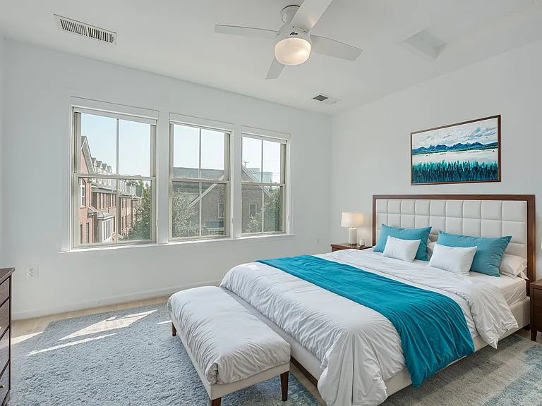 2608 S Kenmore Ct — Photo 31