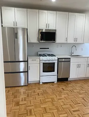 Rented by M.Grossman R.E. Management | media 5
