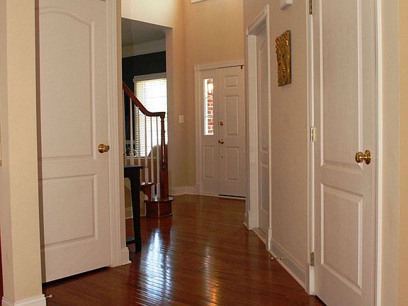 Foyer hall w/ powder room