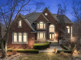 6811 Blakewood Ct, West Bloomfield, MI
