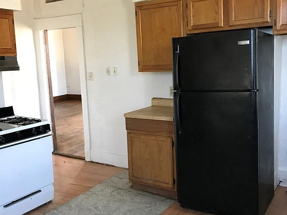 4th image of 521 Gidding St
