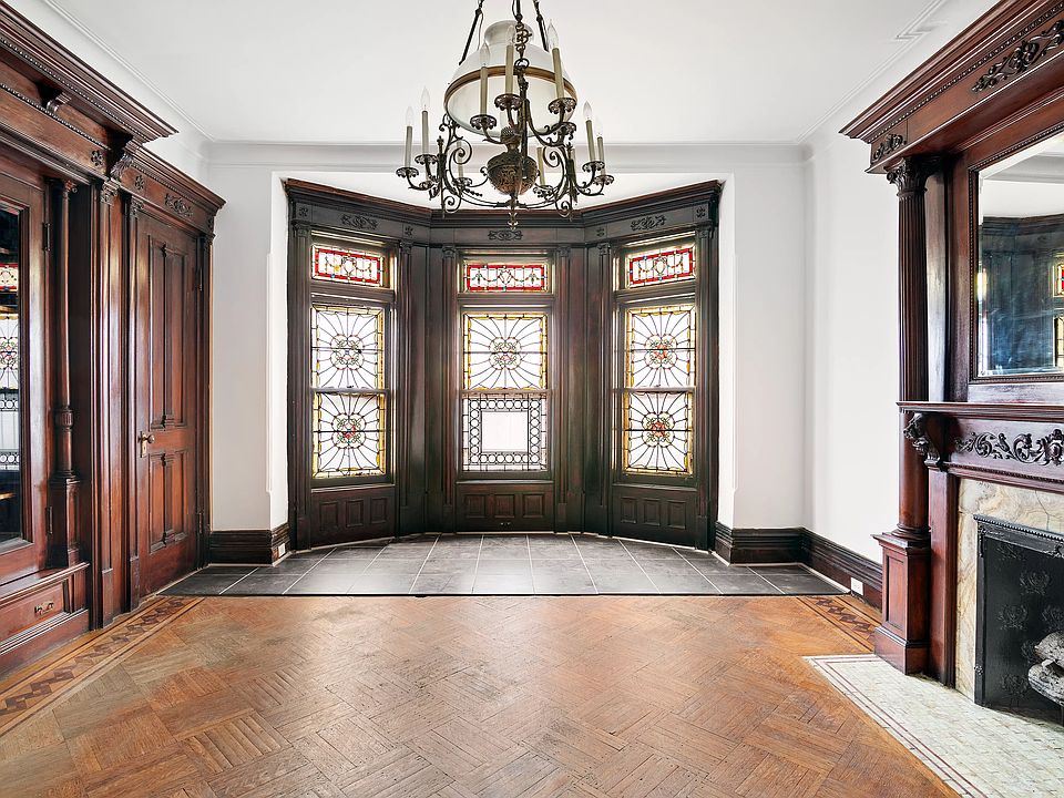 1st image of 304 Park Pl