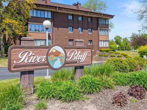 N84W15750 Ridge ROAD #105, Menomonee Falls, WI 53051