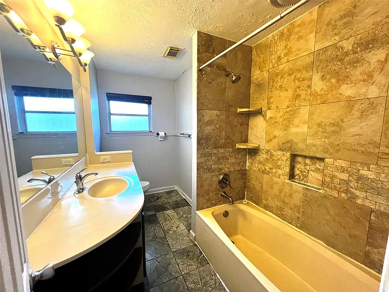 15703 Jersey Dr — Photo 7