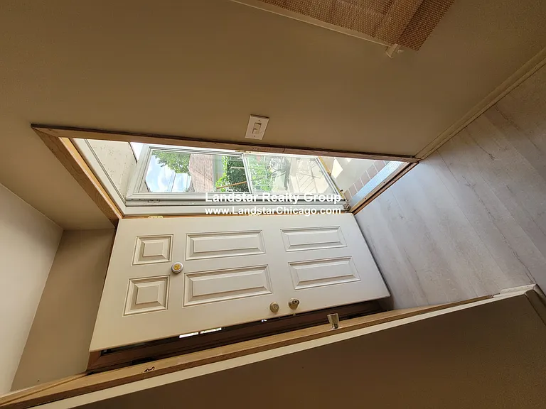 4628 N Plainfield Ave — Photo 16
