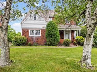 557 Crestline Dr, Pittsburgh, PA