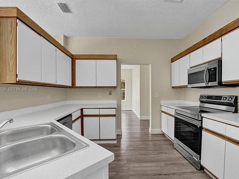 1224 Sussex St — Photo 9