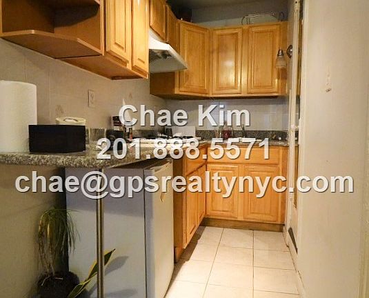 3rd image of 328 W 15th St APT A3