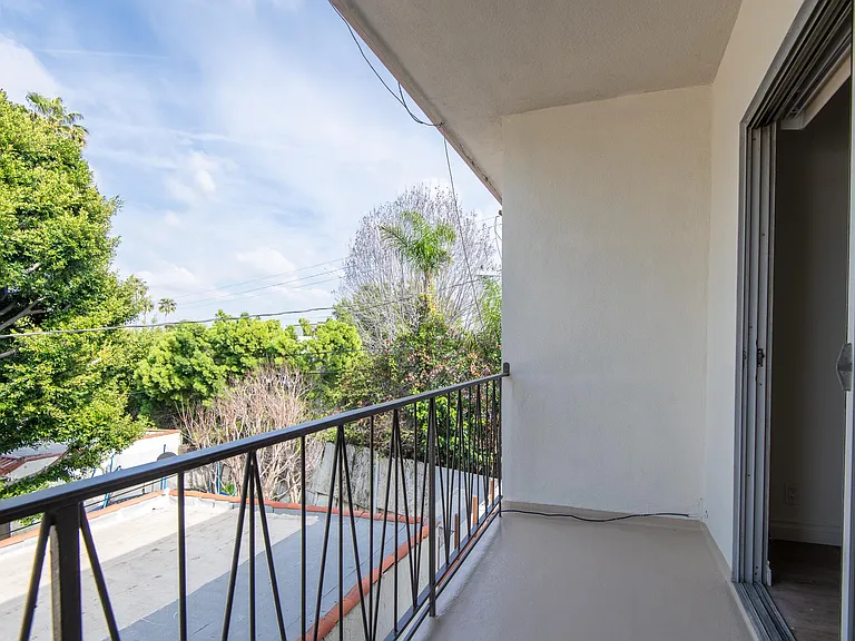 1906 S Shenandoah St #10 — Photo 7