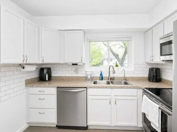 268 N Carter St Unit 201, Palatine, IL 60067