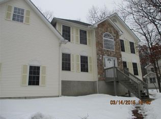 122 Shannon Ct, Bushkill, PA 18324