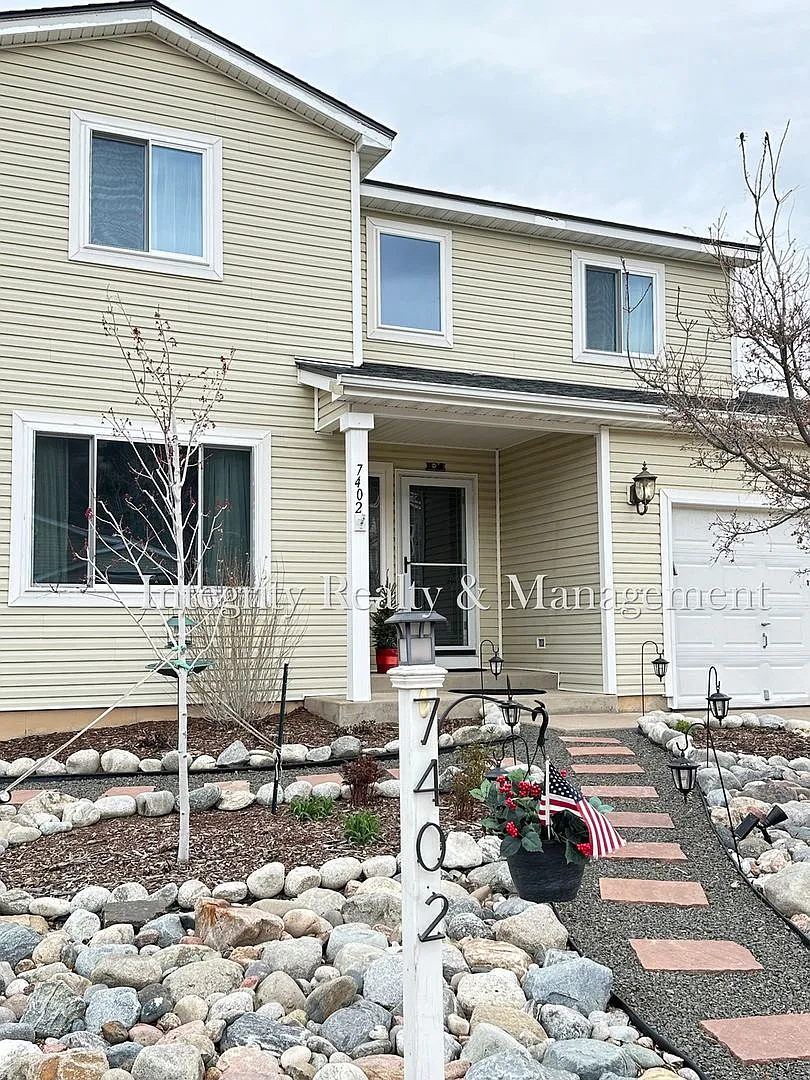 4 Bed/2.5 Bath, 2,252 Sqft - 7402 Eagle Rock Dr Littleton, CO 80125 — Photo 4