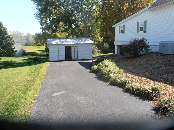 4th image of 564 Webb Ave