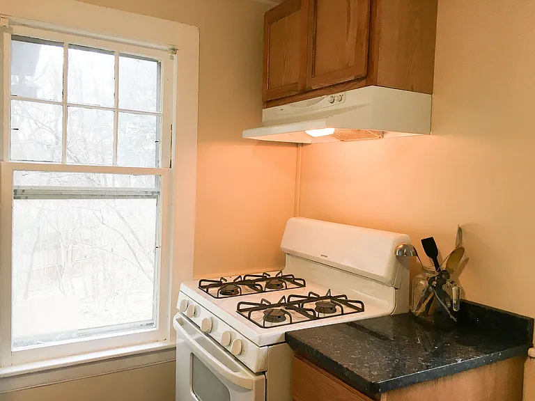 112-114 Schuyler Pl — Photo 15