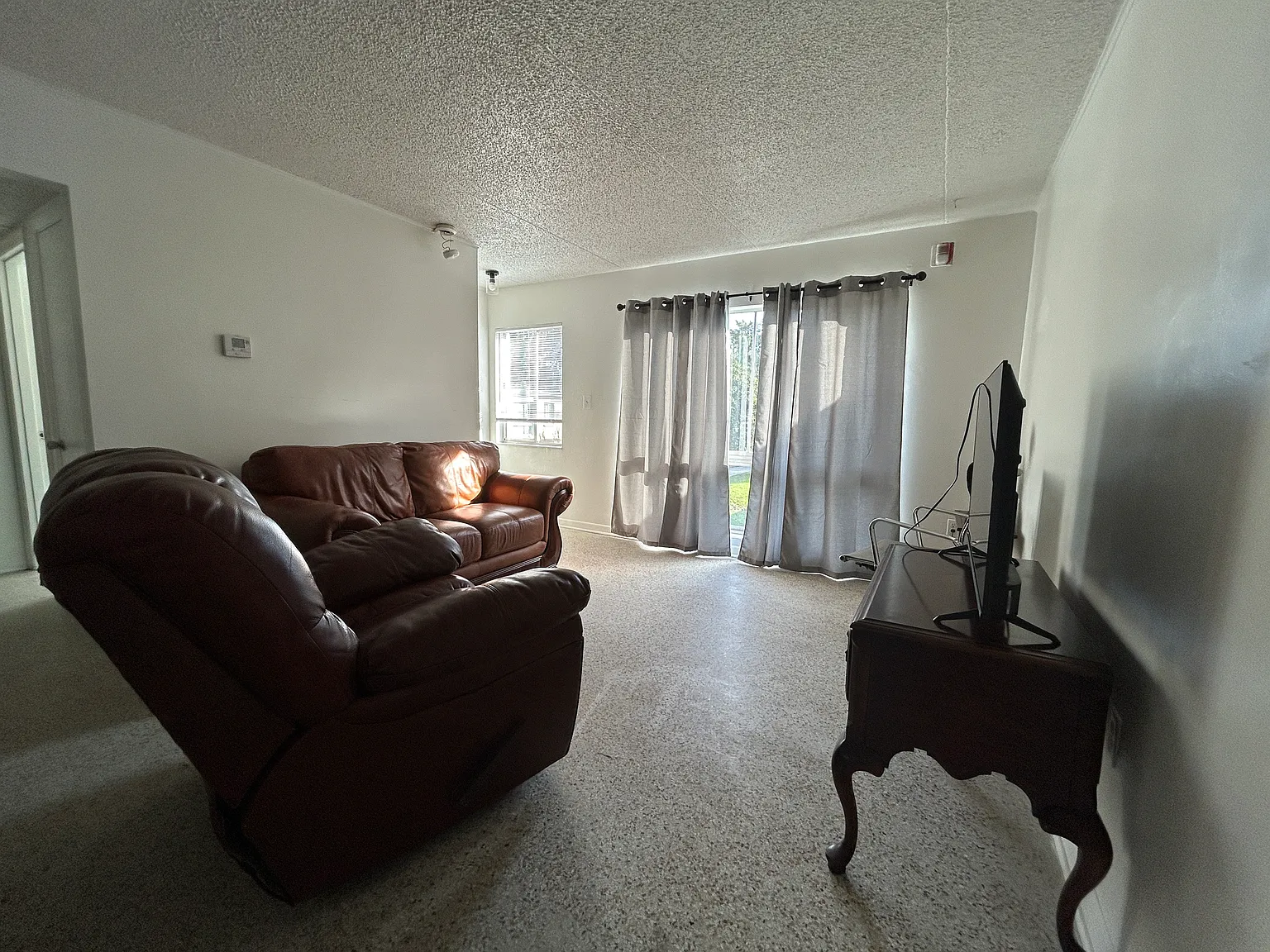 2 bed, 900 sqft, $1,100 — Photo 3