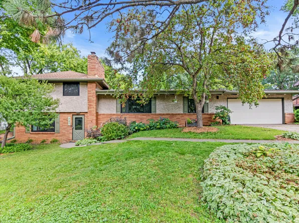 747 Redwood Ln, New Brighton, MN 55112