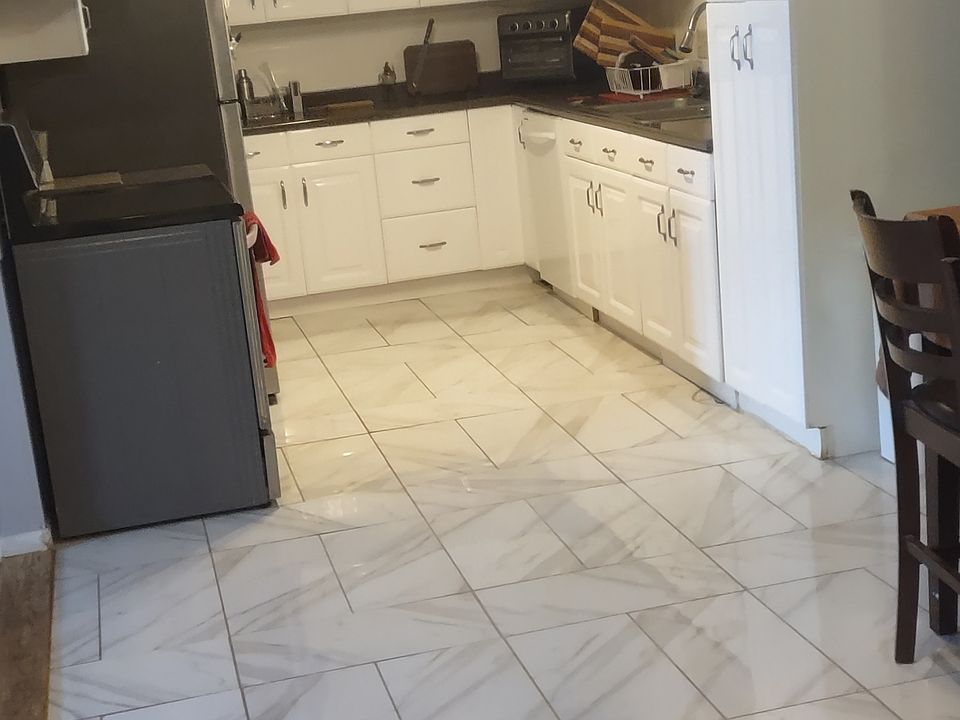 1st image of 1560 Douglas Ave