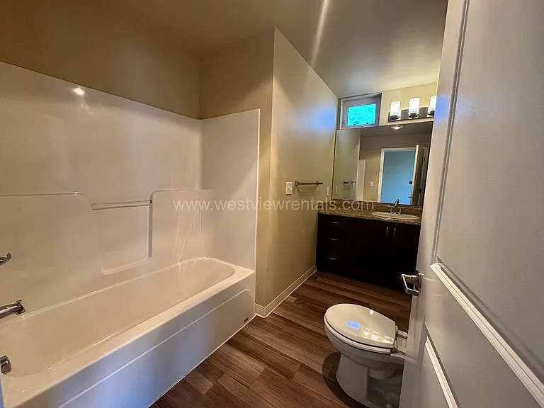 200 E Maple St — Photo 227