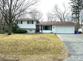 29 Sycamore Dr, Decatur, IL 62521