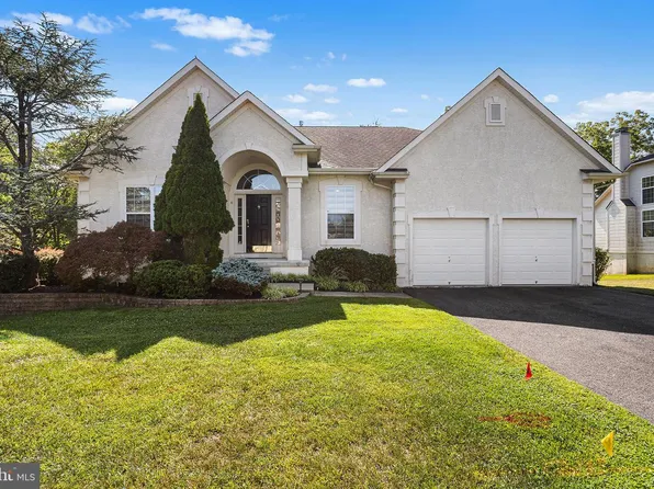 4 Monarch Dr, Burlington, NJ 08016