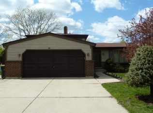 868 Omaha Ct, Carol Stream, IL 60188