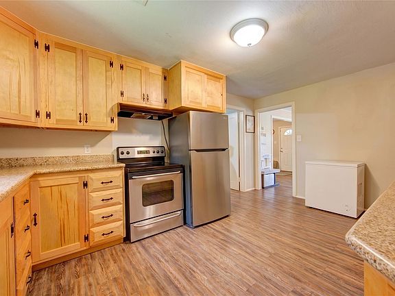 3rd image of 2206 Oaklawn Dr
