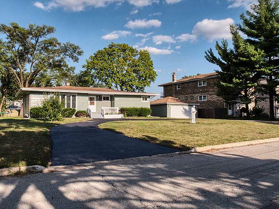 2nd image of 427 Catalpa Ave