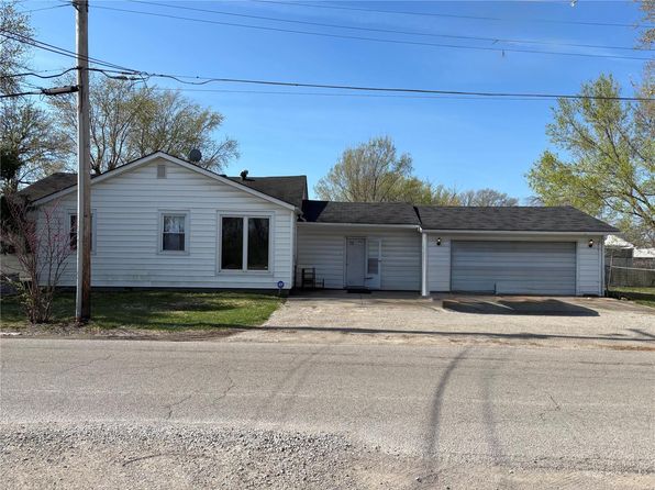 861 Pershing St, East Saint Louis, IL 62203