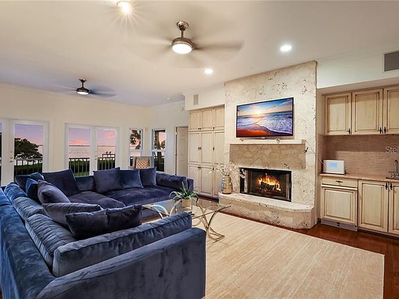 5th image of 7676 Westmoreland Dr