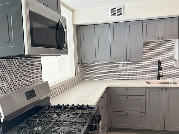 3rd image of 533 South St Floor 3
