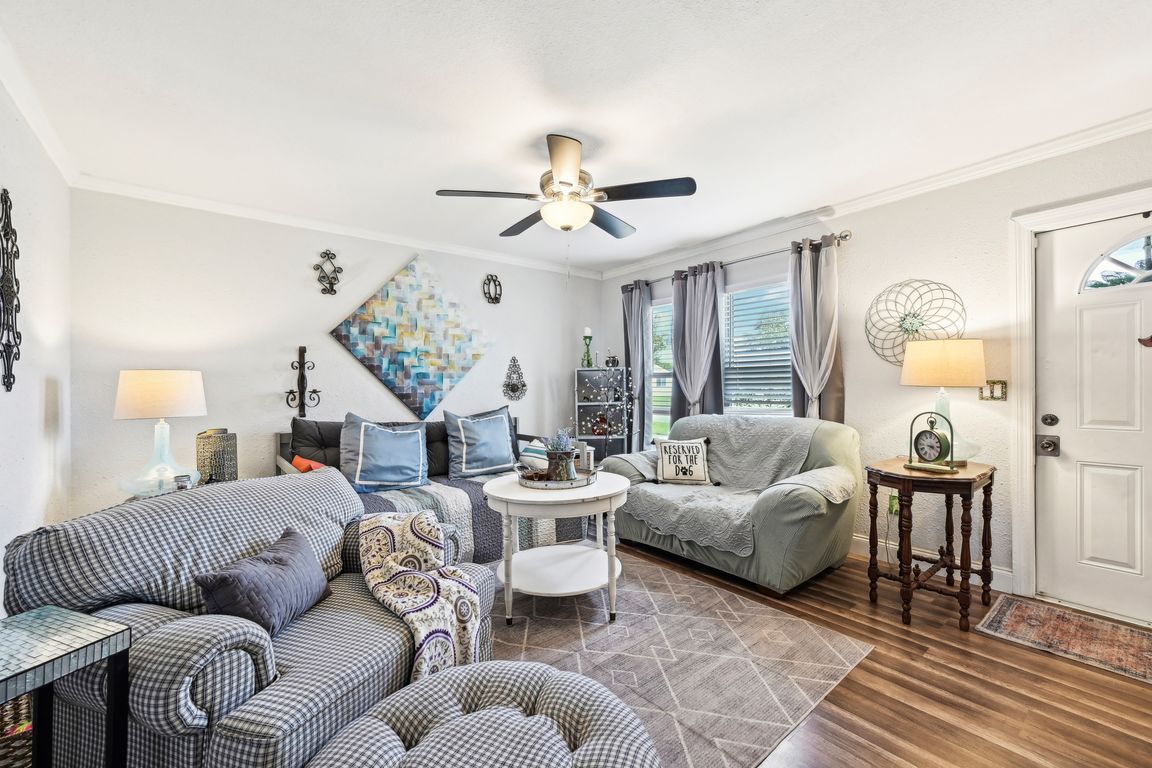 Roxbury Cir-006.jpg