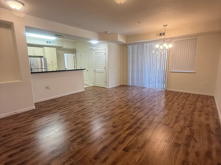Diamond Creek Condominiums/ Apartments — Photo 21