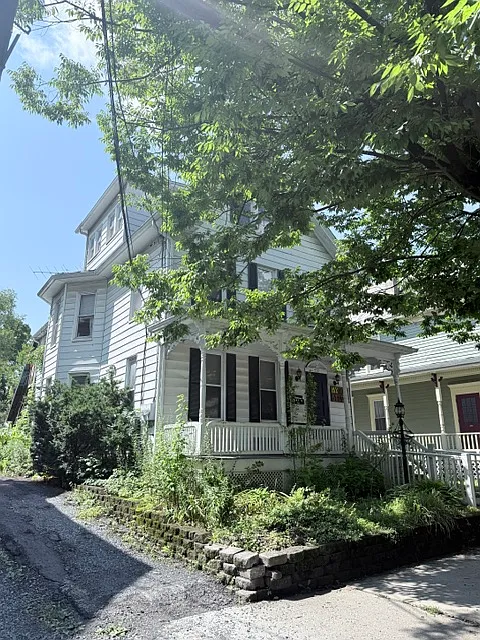 521 Sarah St