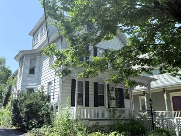 521 Sarah St, Stroudsburg, PA 18360