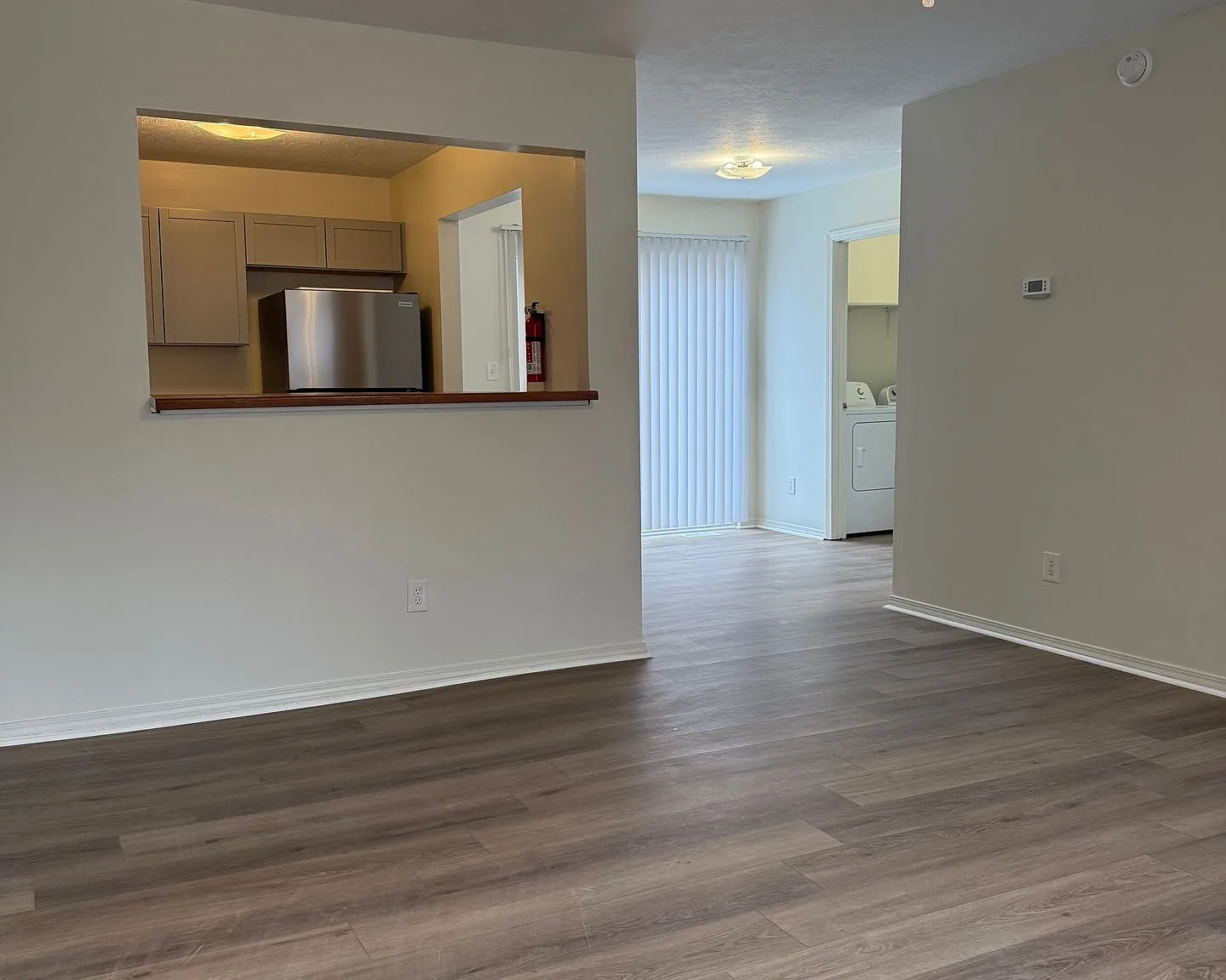 Spacious 3 BR/2.5 bath townhome with attached garage — Photo 4