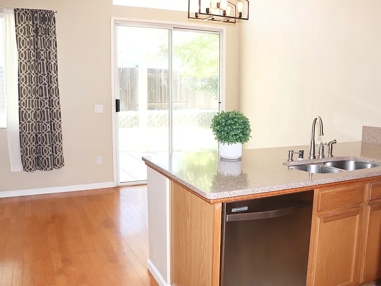 537 Farridge Dr — Photo 6