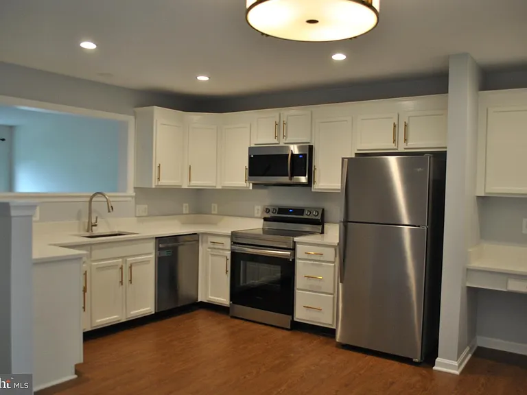 537 Highland Towne Ln — Photo 5