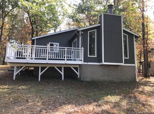 121 Edgewater Dr, Dingmans Ferry, PA 18328