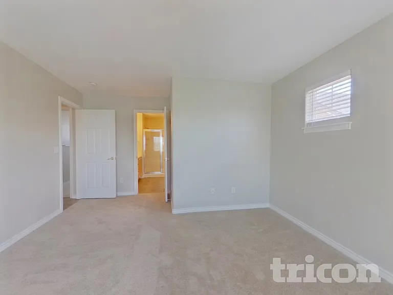 385 Longspur Dr — Photo 8