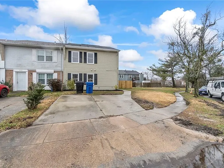 5989 Clear Springs Ct — Photo 15