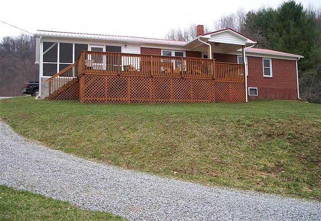 1st image of 555 Flag Pond Ln