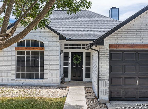 2nd image of 5207 Pine Lake Dr