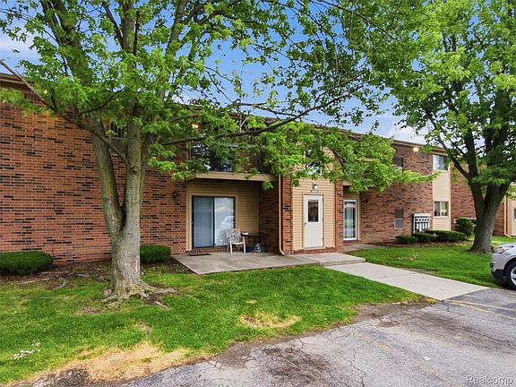 2nd image of 34670 Clarkson Dr W